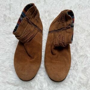 Minnetonka Dixon Boots Size 6.5